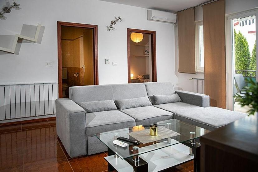 Apartment Orbanic 로비니 외부 사진